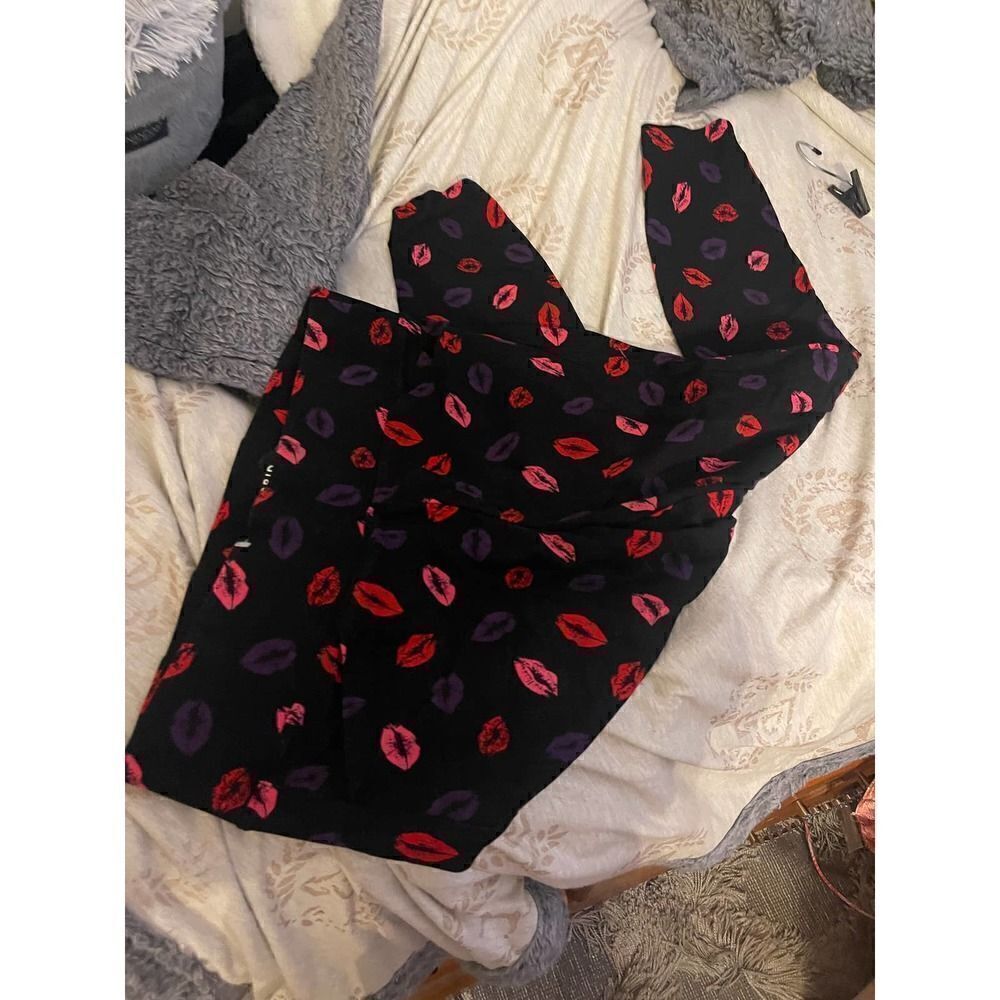Torrid pocket pixie skinny ponte high-rise pants- legging size2R lips kiss